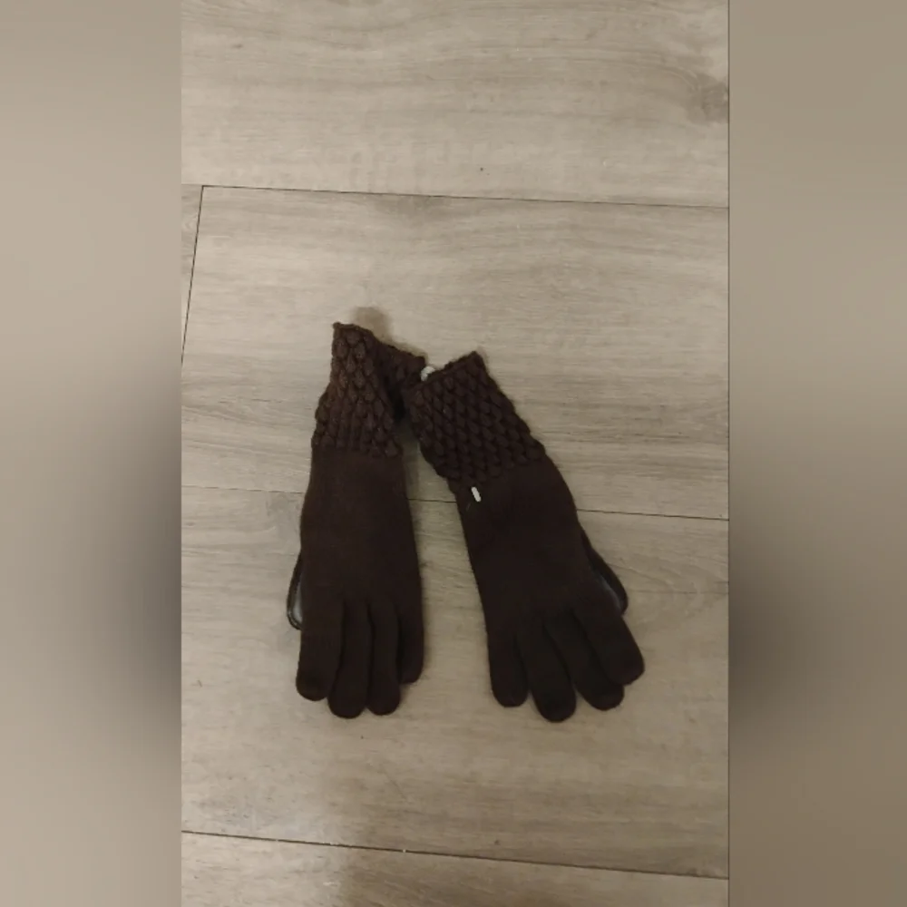 NWOT Aris Women's Brown Knit Acrylic Blend Gloves One Size